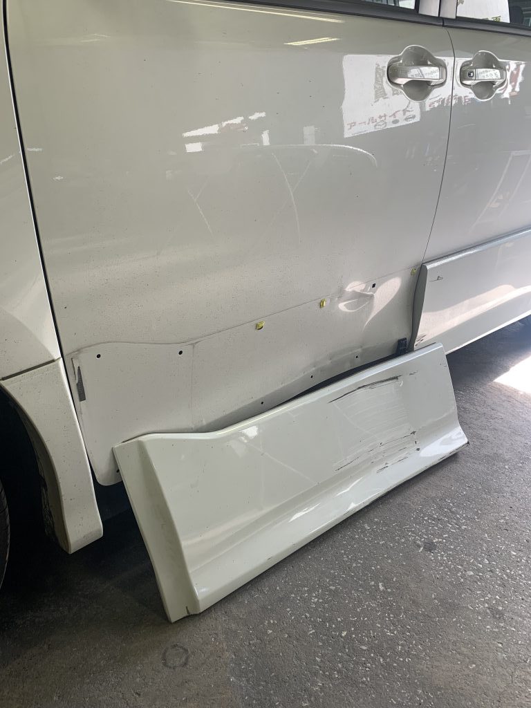 トヨタ ボクシー ZRR80W キズへこみ 板金塗装修理