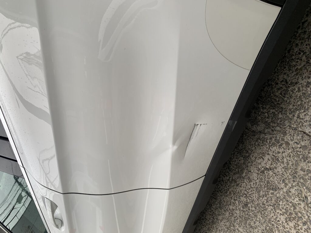 リヤドアパネル板金修理前
