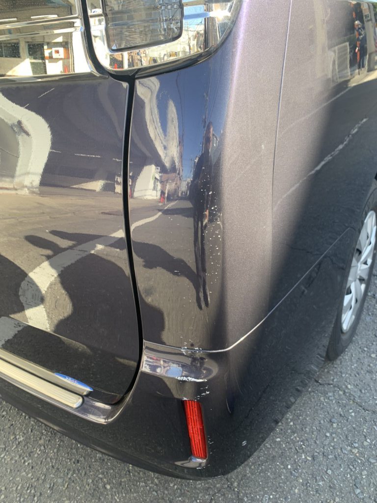 トヨタ ヴォクシー ZRR80G キズへこみ 板金塗装修理