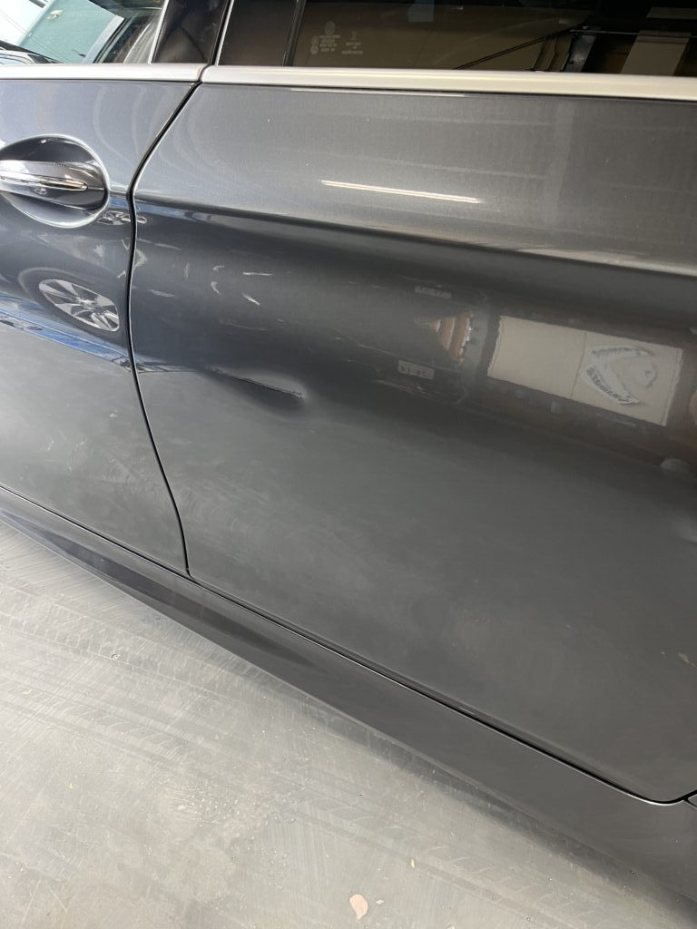 BMW 523d F10 キズへこみ アルミパネル 板金塗装修理