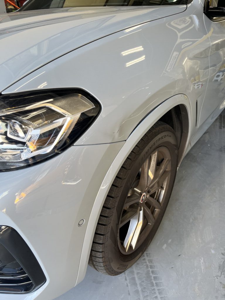 BMW X4 G02 アルミパネル キズへこみ 板金塗装修理