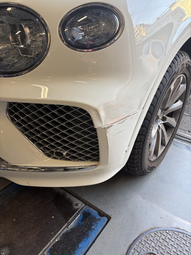 ベントレー ベンテイガ アルミパネル キズへこみ 板金塗装修理