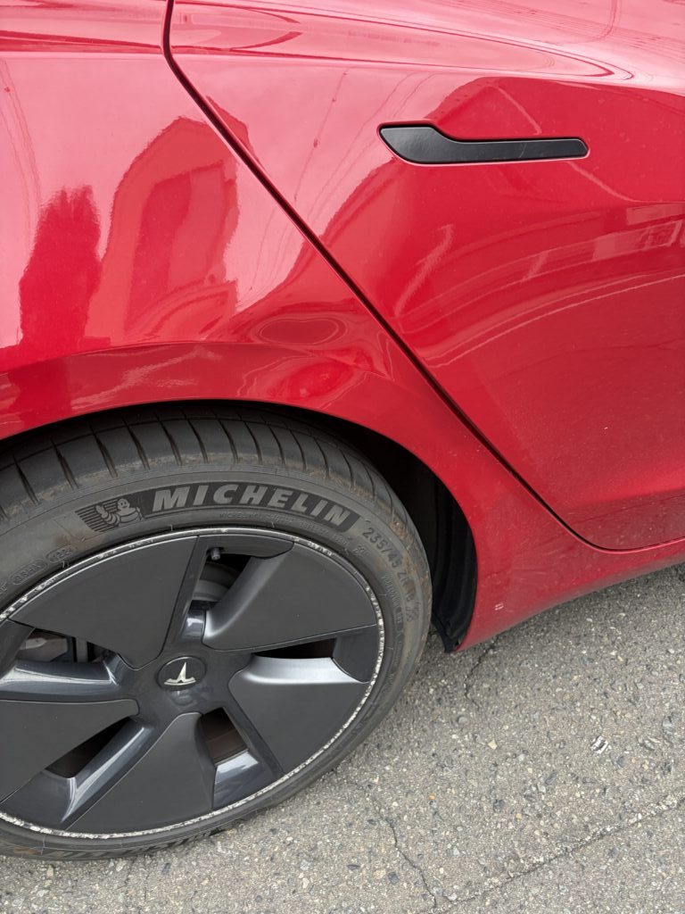 テスラ モデル3 キズへこみ 鈑金塗装修理