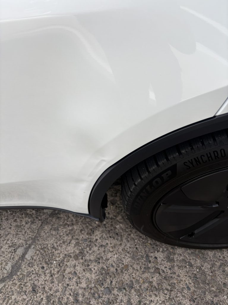 テスラ モデルY アルミパネル キズへこみ 板金塗装修理